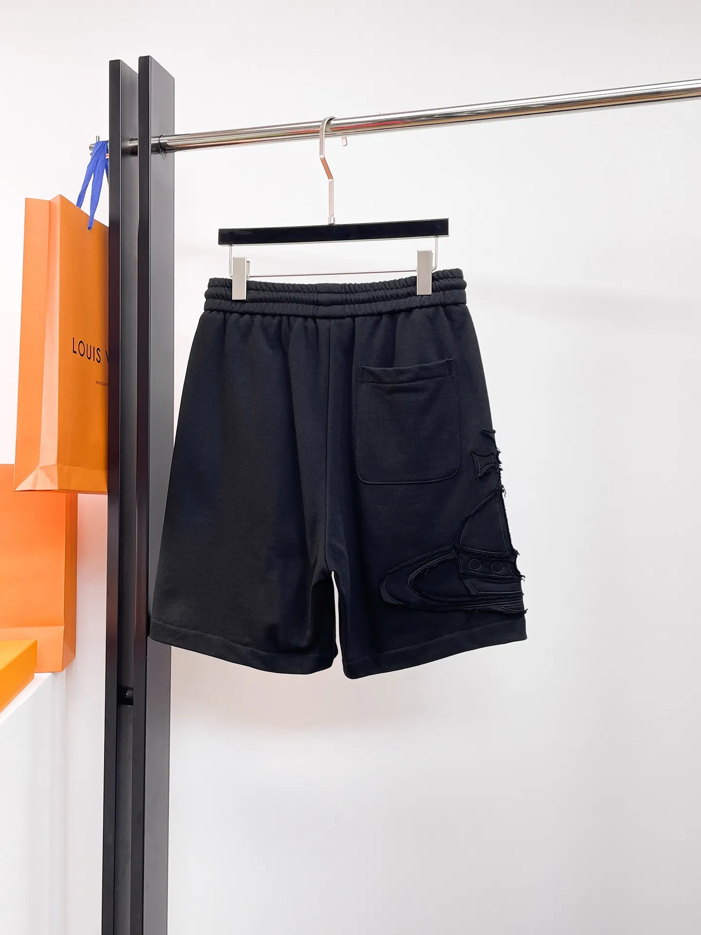 Queen Mother Fancy's three-standard complete 2026 summer New Arrival men's casual shorts, advanced custom-made Breathable fabric, Breathable fabric, extremely stretchy and comfortable, impeccable details, top-grade accessories, original logo design concept, delicate and soft feel! The upper body fit is awesome! Size: M-XXXL Please state your height and weight when ordering